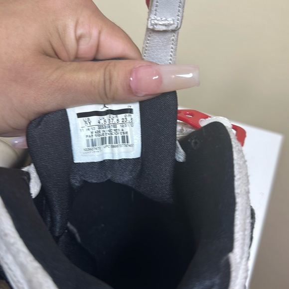 Air Jordan’s (Bugs bunny’s ) - Picture 5 of 11